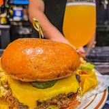 🍔广州坠好吃的汉堡竟然在酒吧里❓