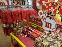 -m豆巧克力世界(上海世茂广场店)