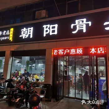 人特别多，尤其是冬天。服务：服务员有点少