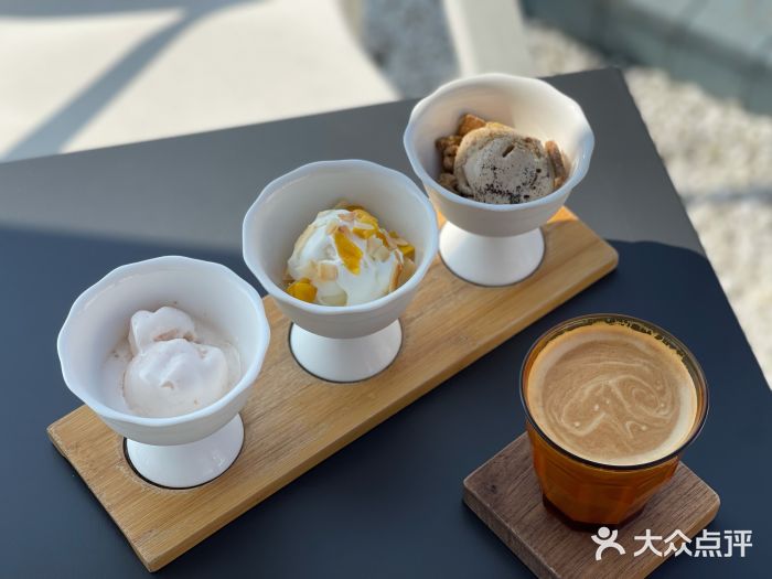 Vanilla Specialty Coffee(八大关店)自制冰淇淋图片