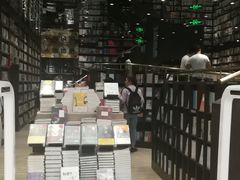 -钟书阁(群光广场店)