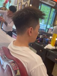 -东方先生国潮男士理发馆