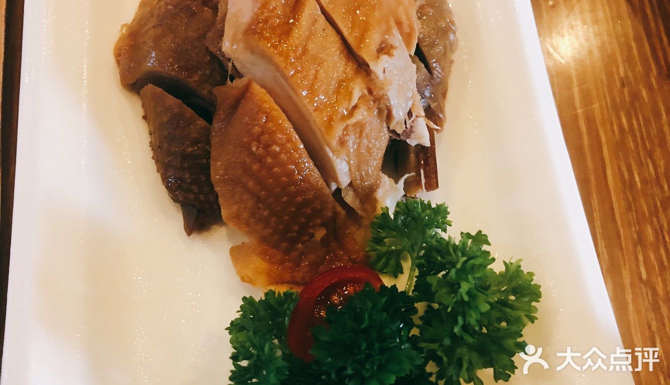 中国园林风，庭院深深，错落有致，好在菜的味道也不差
