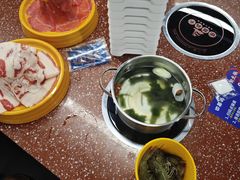 -四囍码头海鲜烧烤自助火锅(外滩南京东路悦荟广场店)