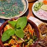 厦门漂亮店🍍温暖木质调的傣味餐厅