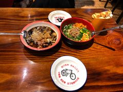 -爆炸头阿姨小四川正宗川味小吃(无任何分店)