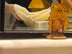 这个人做饼没戴手套-乐凯撒披萨(喜荟城店)