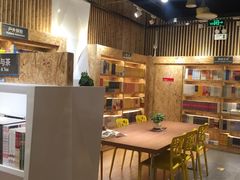 -新华里咖啡书吧(新华书店小寨店)