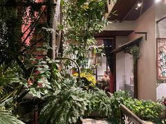 -Cuc Gach Quan Restaurant