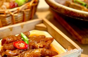 Steamed Chicken Feet with Golden Sauce