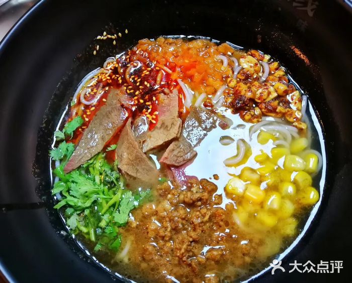 沙家米线融合港式餐厅牛肉肉酱米线图片