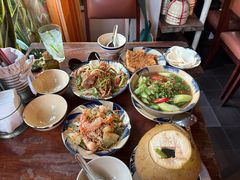 -Cuc Gach Quan Restaurant