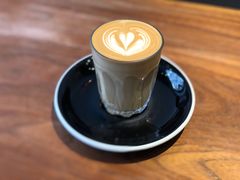 馥芮白-black rainbow coffee
