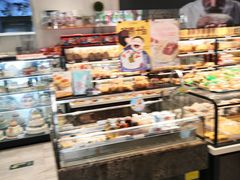 面包甜点陈列柜-金凤成祥(东直门现烤面包店)