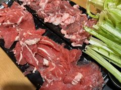 -果松木炭酸菜铜火锅·外婆参鸡汤