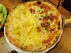 狂野披萨拼榴莲披萨-盘炉forenza·云贵川融合小食堂 ( 钟楼中柳巷店)