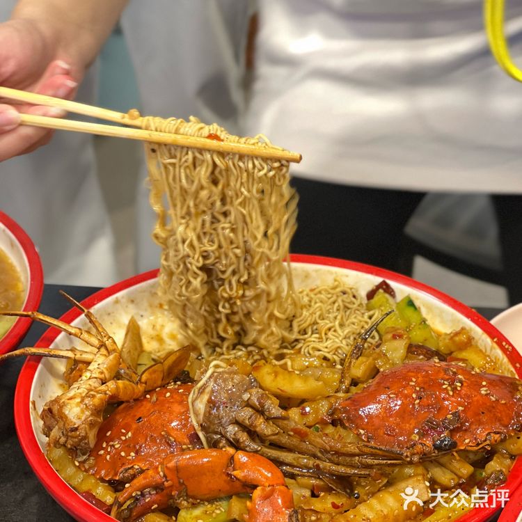 昆明文化巷！连吃三天的辣螃蟹