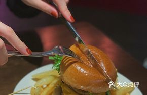 Aloha Hawaiian Pineapple Burger