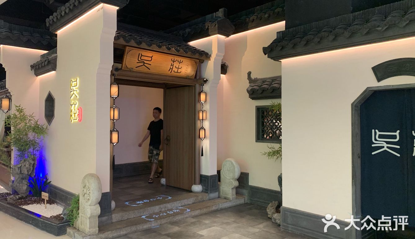 和别家的不一样 他是外面包裹着一圈应该是面粉之类的