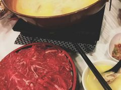 安格斯牛肉-鲜入围煮花胶鸡海鲜火锅