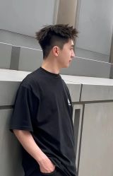 -一家只做男发烫染的店