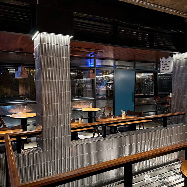 大连南山路这边的酒吧真的好爱