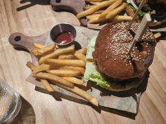 -三勾JJJ Burger&Coffee(梅溪湖店)