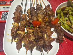烤鲜嫩牛肉串-龙巢盱眙龙虾·牛蛙·烧烤宵夜(八卦岭店)