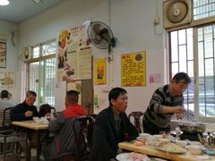 大堂-华哥新鲜猪精品美食