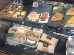面包甜点陈列柜-星巴克(天津工华道智慧山店)