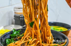 Red Stir-Fried Dry Noodles with Eel