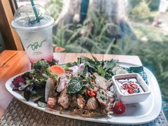 -Chom Cafe and Restaurant