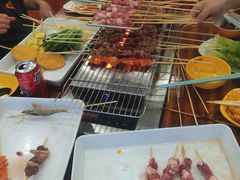 -哈尔滨小酒馆·鲜肉现穿自助烧烤(康新花园店)