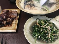 砂锅鱼头-75幢私房菜馆