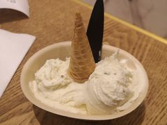 希腊酸奶茉莉花-极拉图·现制冰淇淋(大卫城店)
