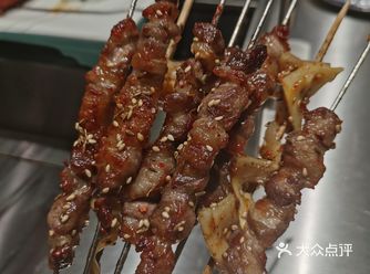 0元玩转这座城开在乐强小区的一家烧烤店，名字就叫鲜串
