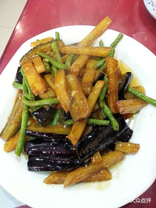 川乡石锅鱼地三鲜图片