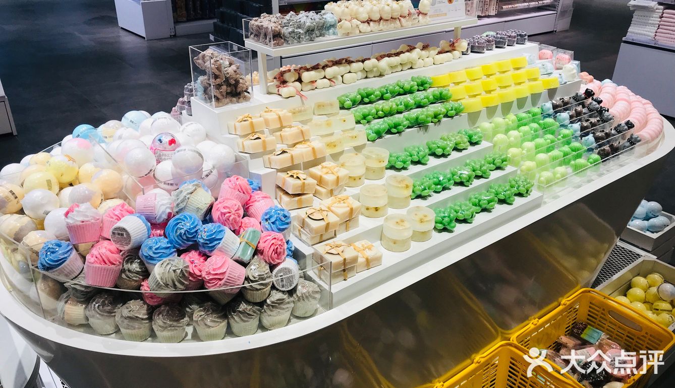 真实评价网红店，仅适合拍照，购物一般
