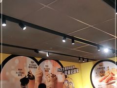 大堂-麦当劳(中山公园龙之梦店)