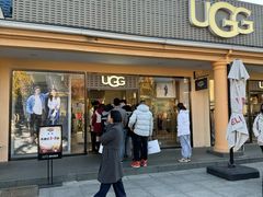 -UGG(燕莎奥特莱斯购物中心店)