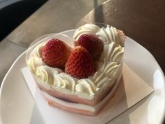 草莓甜馨蛋糕-星巴克臻选(南京艾尚天地店)