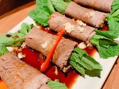 薄荷牛肉卷-云海肴·汽锅鸡·云南菜(天山百盛优客店)