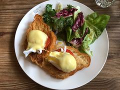 班尼迪克蛋-Common Table · Brunch & Coffee