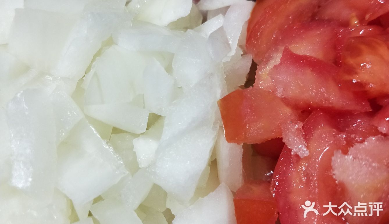 螺纹面先煮开，过凉水。加少量芝麻油搅拌