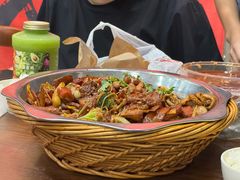 -愉肴麻辣香锅(中山路店)