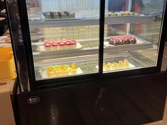 面包甜点陈列柜-湛山花园酒店-自助餐厅