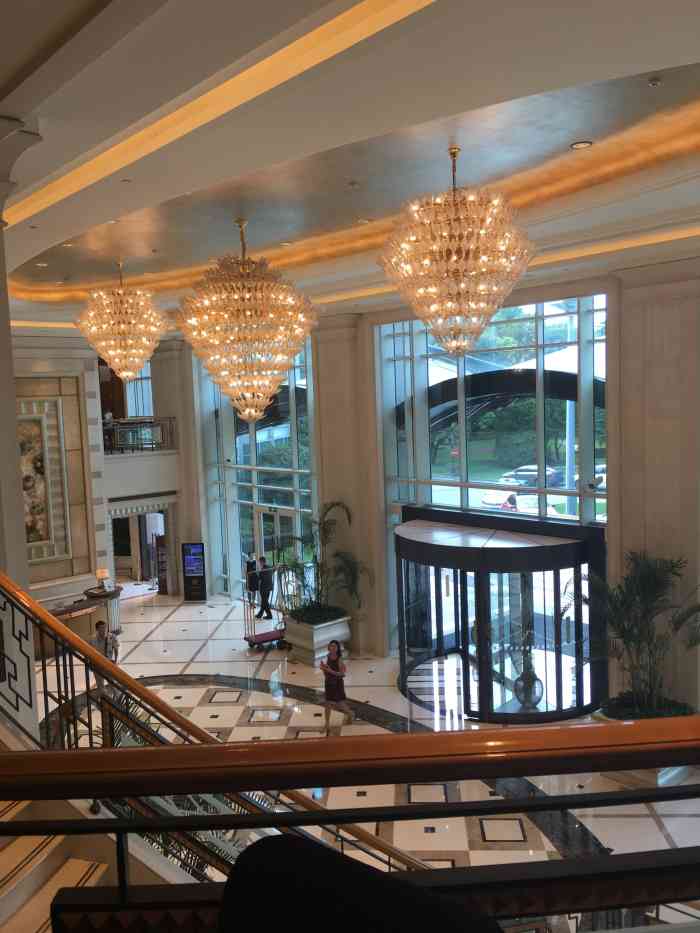 兴国宾馆8号楼宴会厅-"很喜欢附近幽静的小路 慢慢走 感觉整个人.