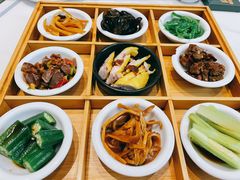 九宫格玲珑前菜-新仙清汤牛腩(铜锣湾店)