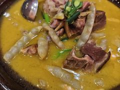 -帅巴人舅母子腊蹄民俗村