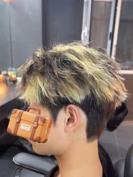 -一家只做男发烫染的店